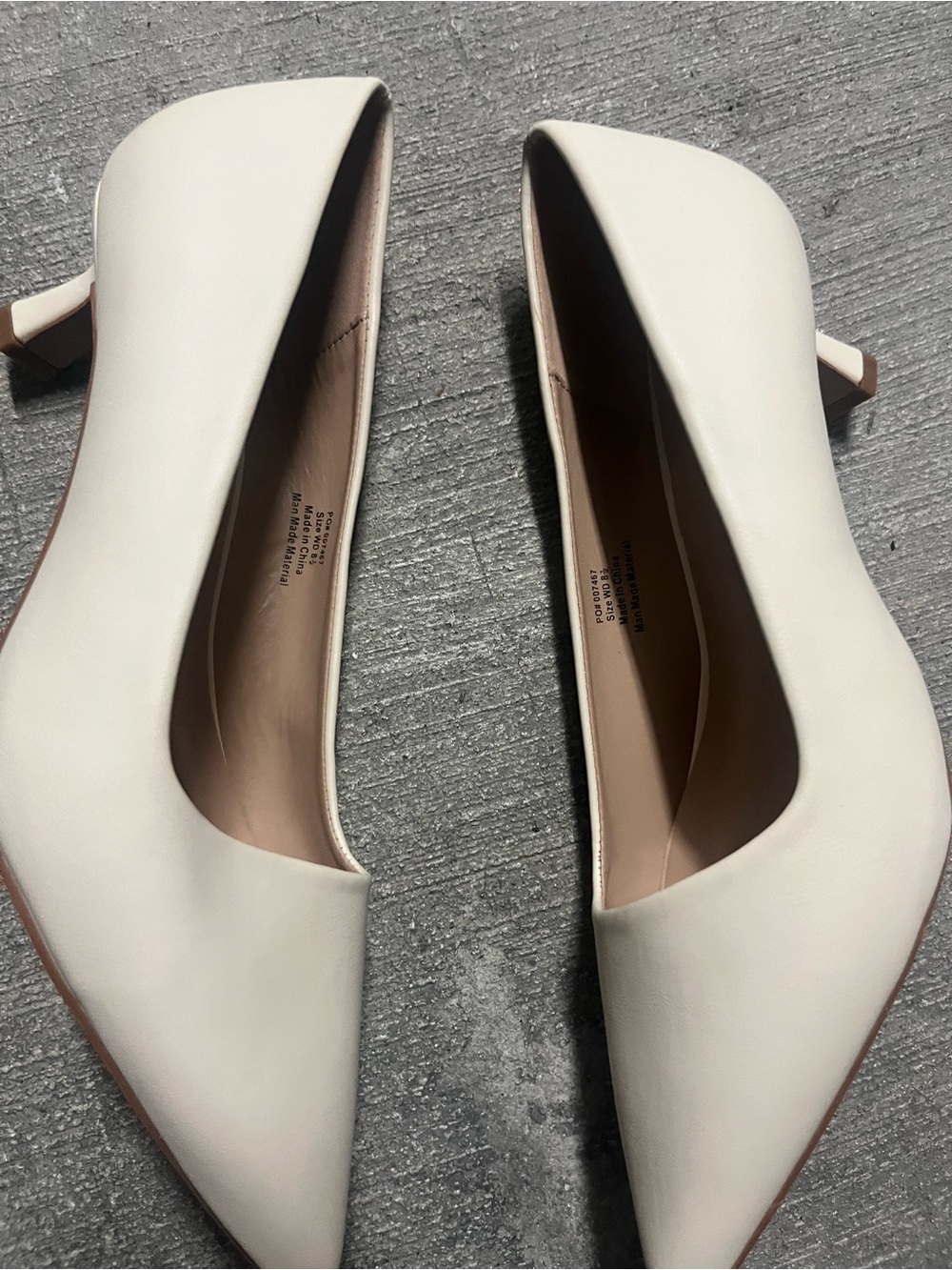 Women's Pointed Low Heel Pumps in Cream journee collection